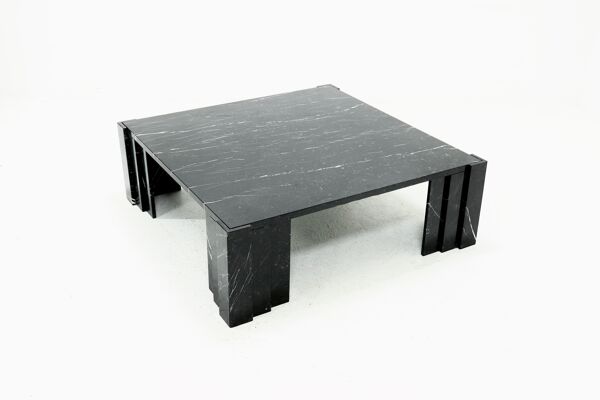 Table basse italienne moderne en marbre noir des années 1970