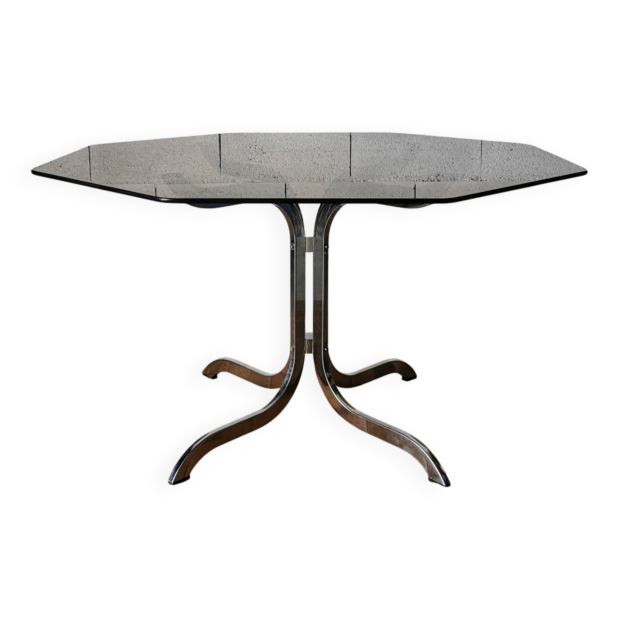 Table de salle à manger piètement chromé et plateau verre fumé circa 1970.