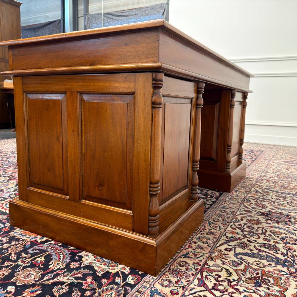 Classic English Desk Brown Leather