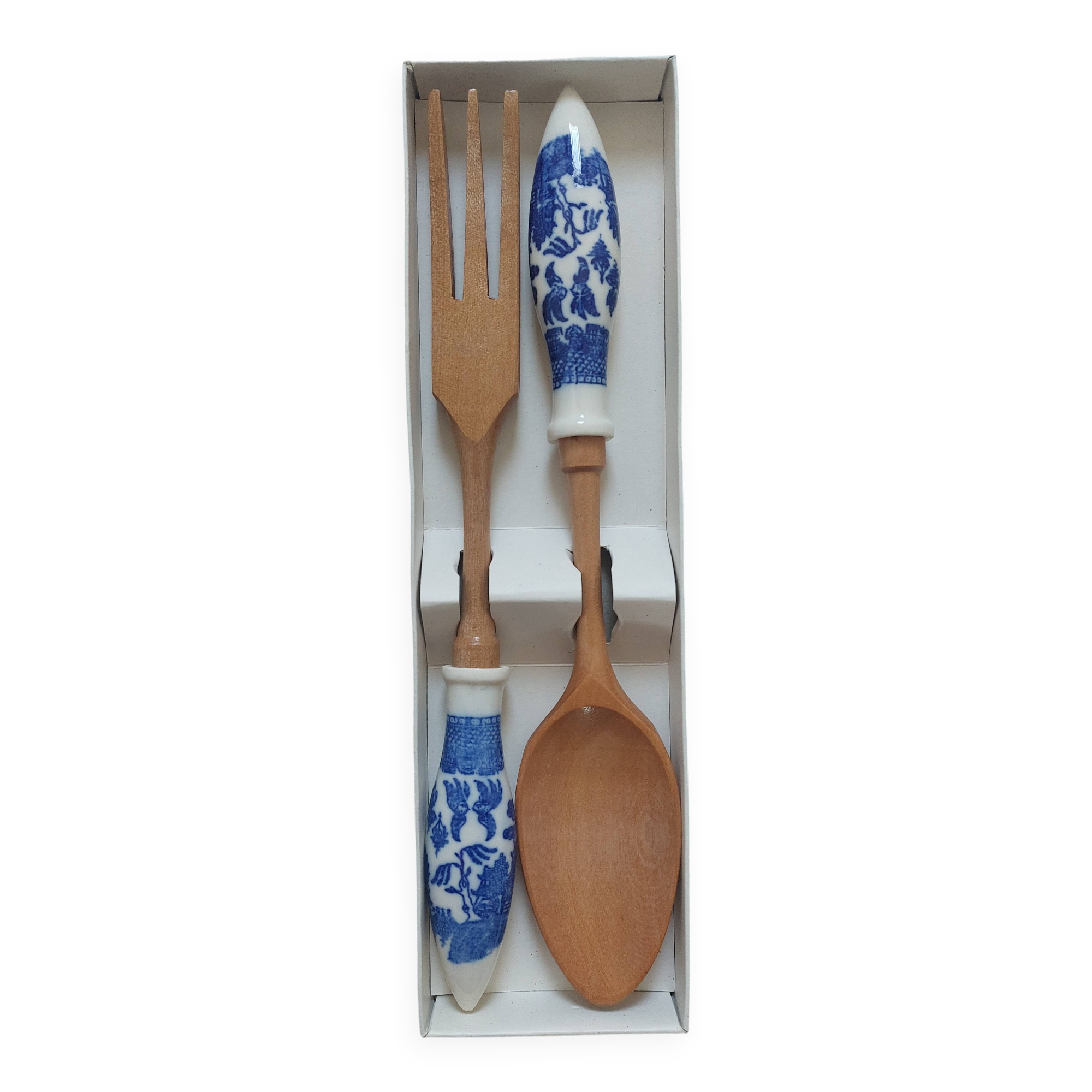 Salad servers