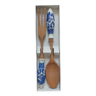Salad servers