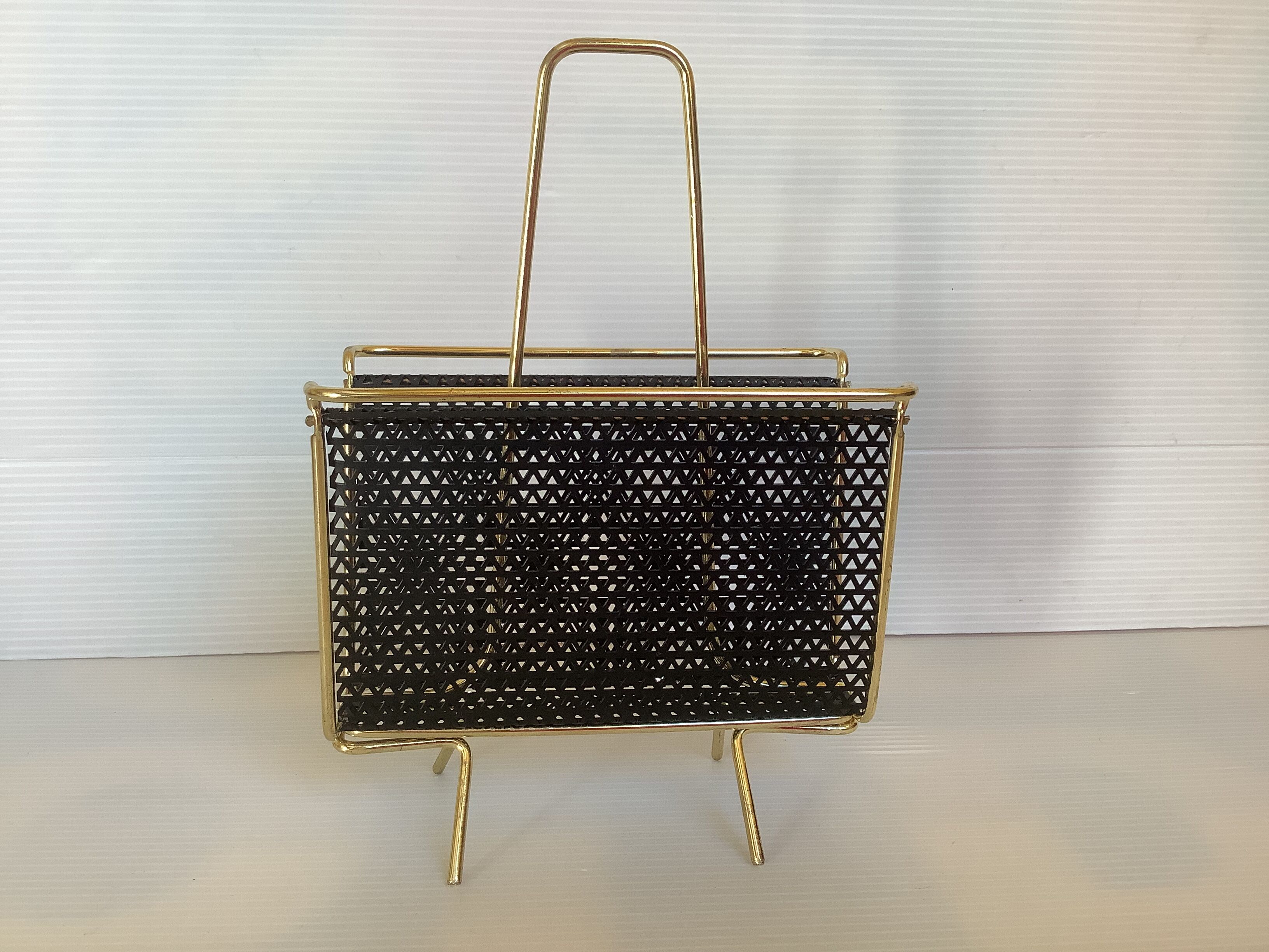 Letters rack black and gold