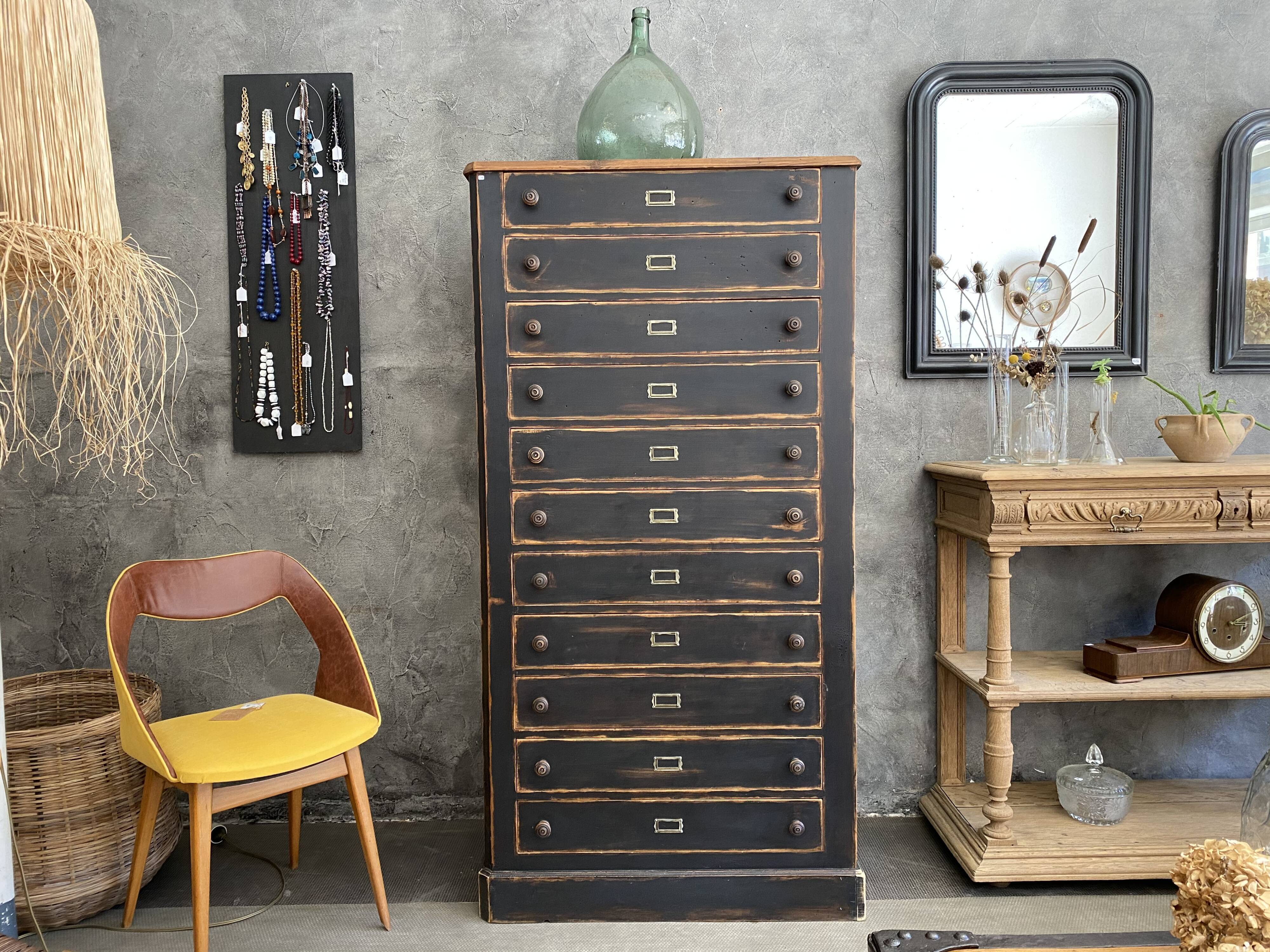 Cabinet with drawers