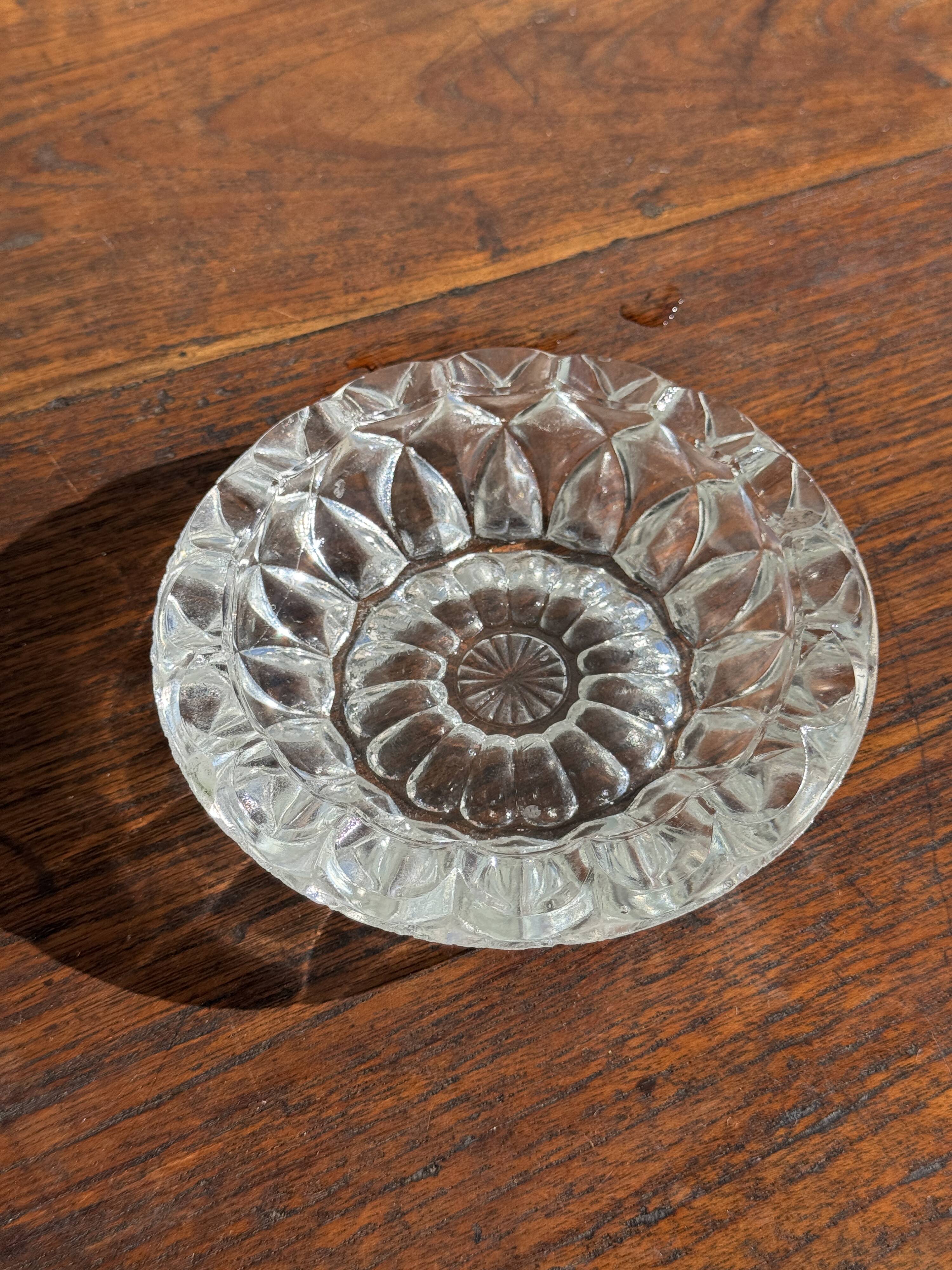 Cendrier en verre classique rosace D13