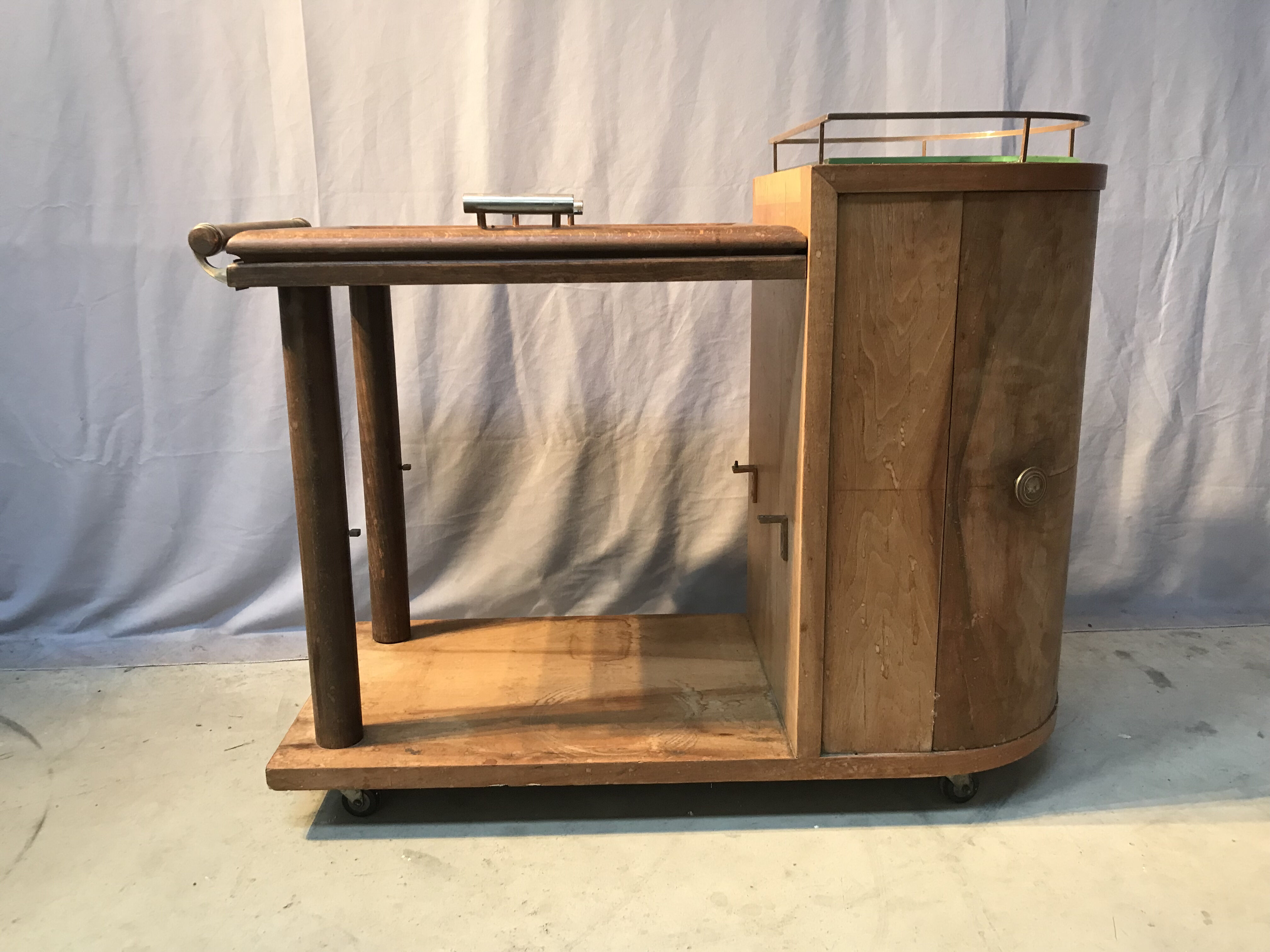 Vintage bar trolley service with detachable mirror service tray