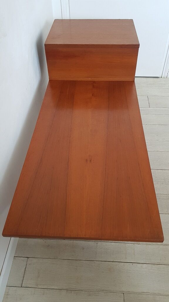 Chippy Heath phone bench
