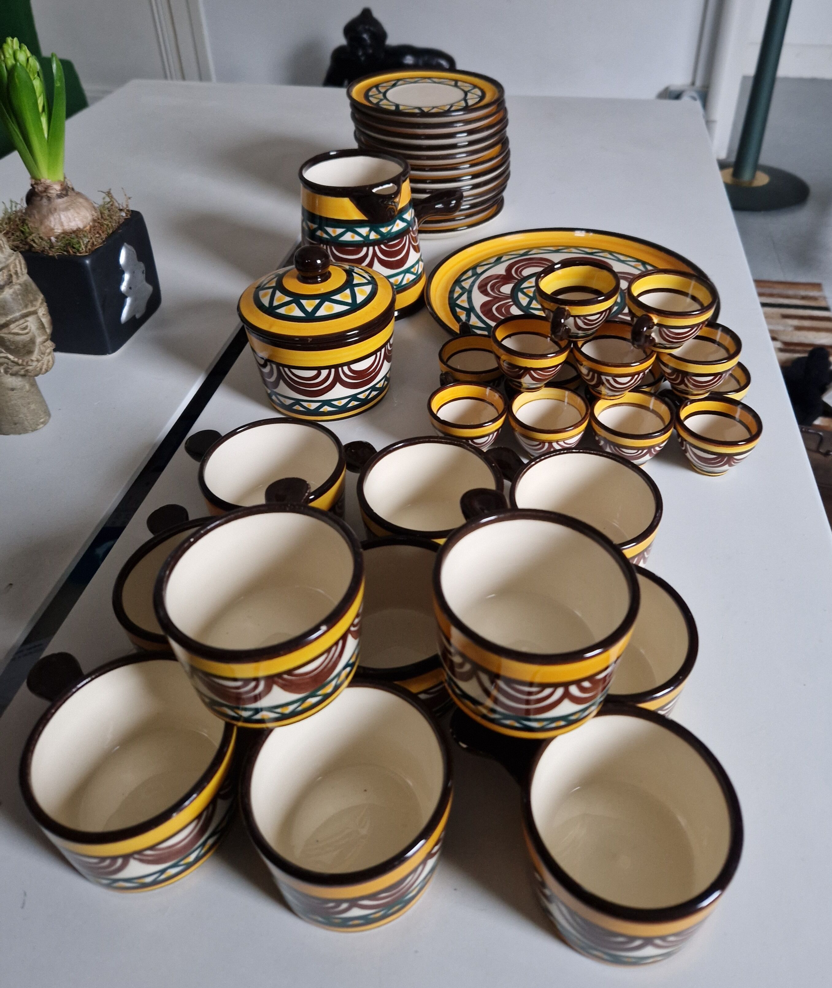 St Jean de Bretagne 38-piece coffee set