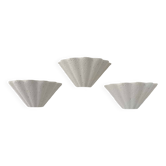 Suite de 3 appliques coquilles vintage, plâtre façon pierre blanc mat, France 1970