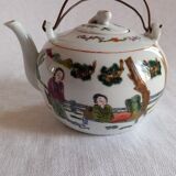 Teapot from China, generous shape, painted décor.