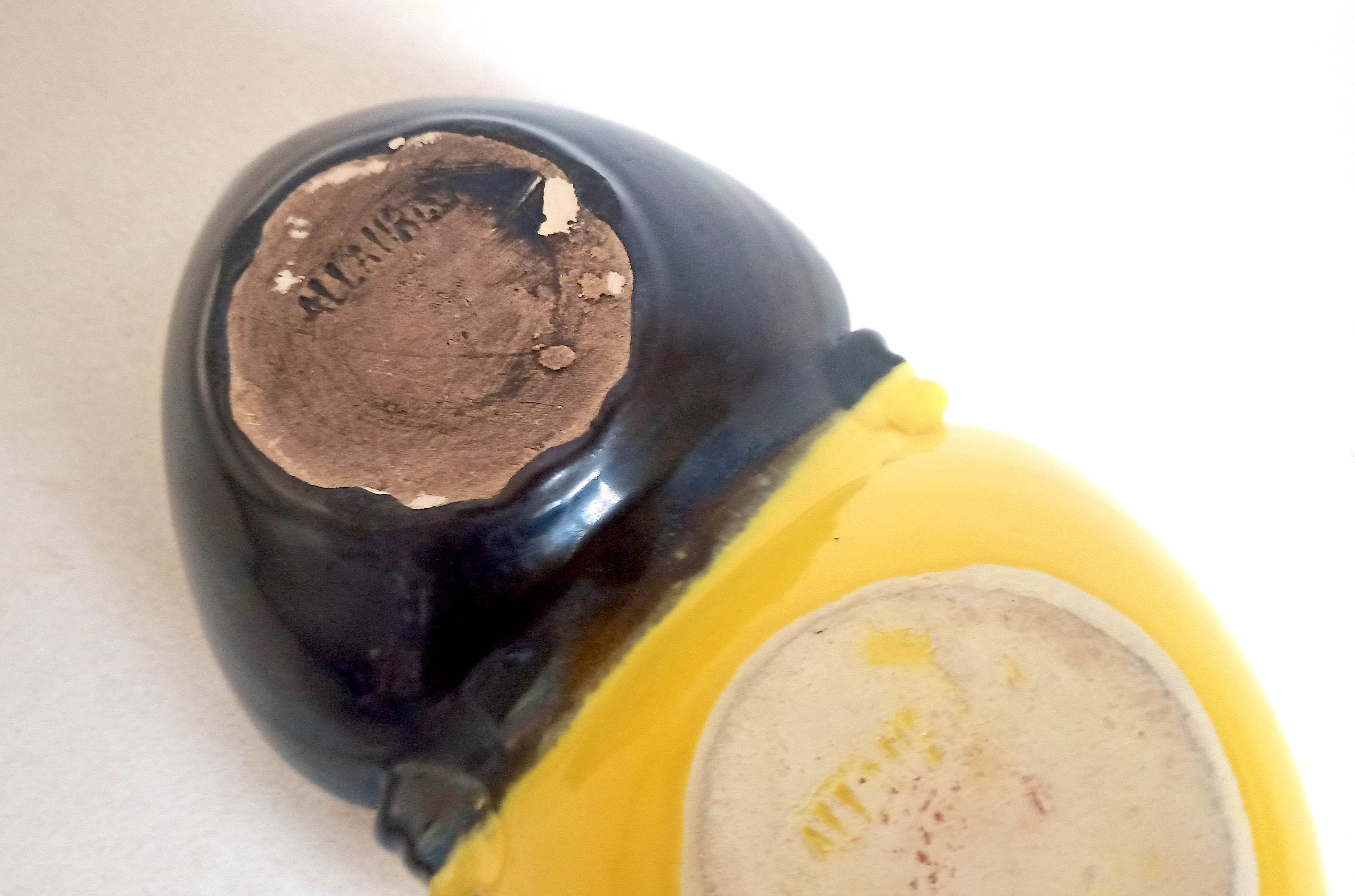 Double two-tone ramekins black yellow 50s