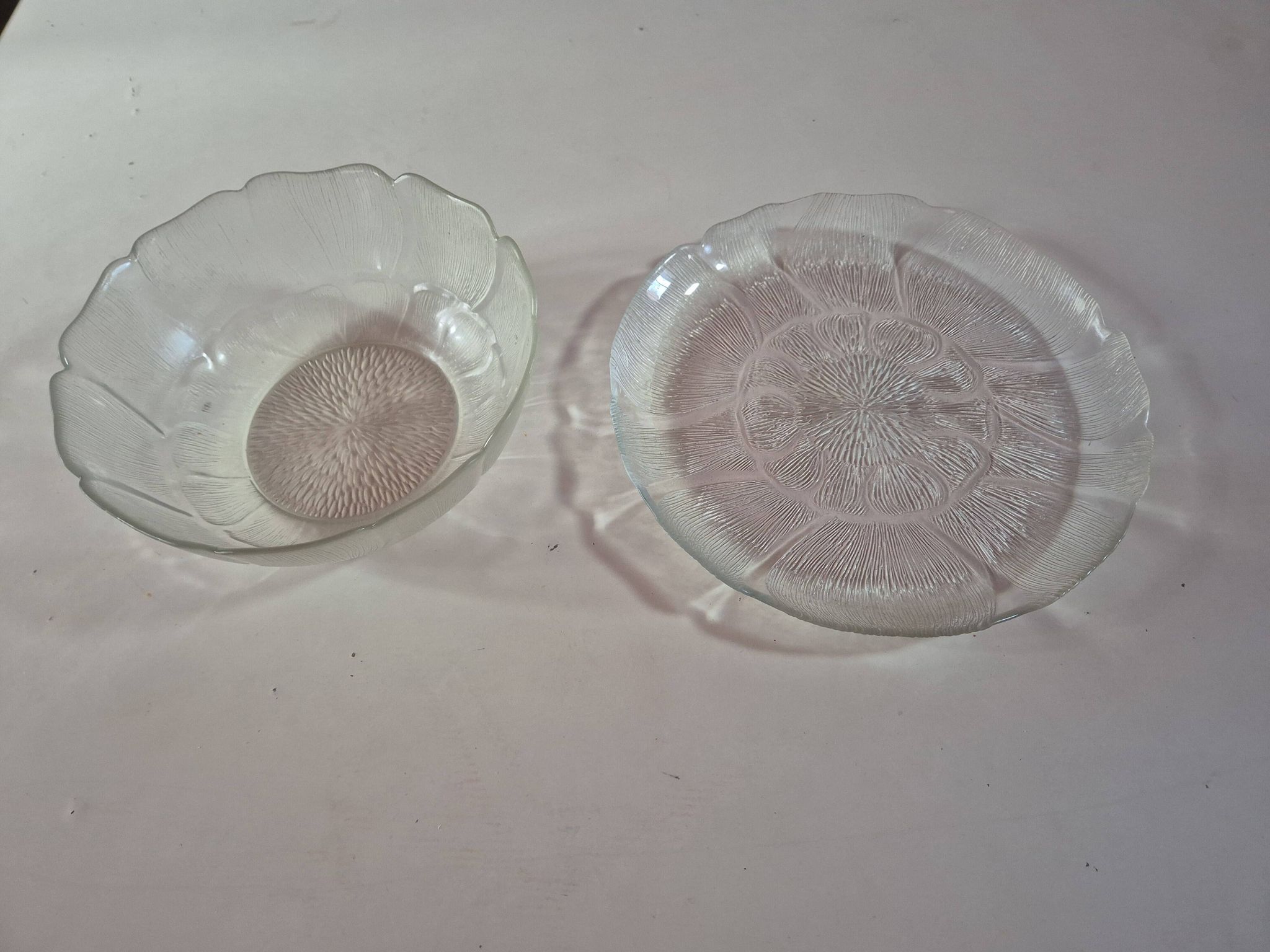 ensemble plat et saladier en verre vintage arcopal fleurs