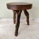 Tabouret brutaliste en ceps de vigne