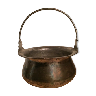 Decorative pot with handle