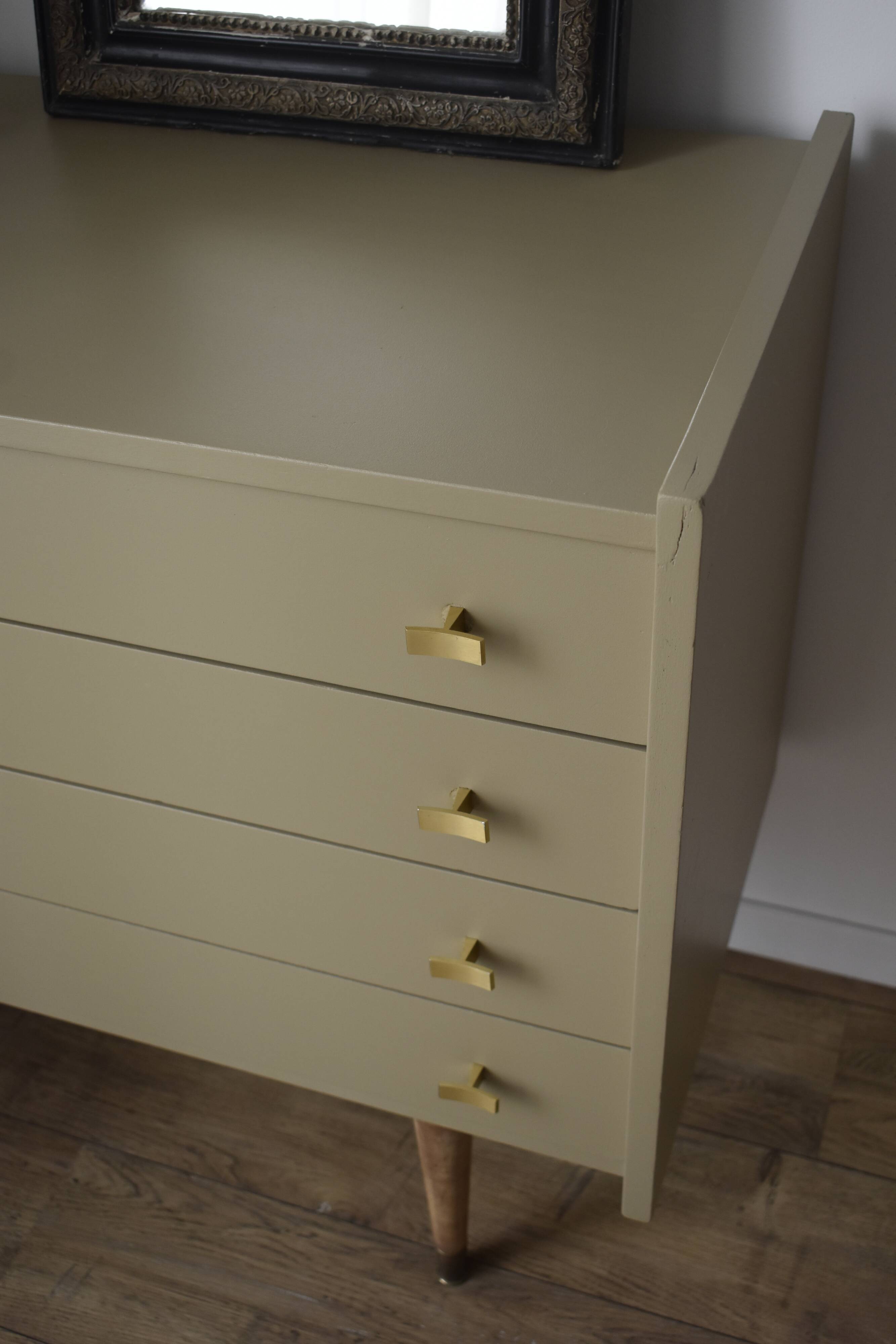 Vintage chest of drawers spindle feet