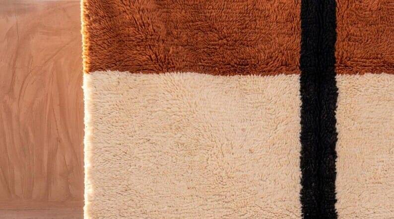 Large Berber rug made of natural wool, traditionally handwoven, 3/4 m.