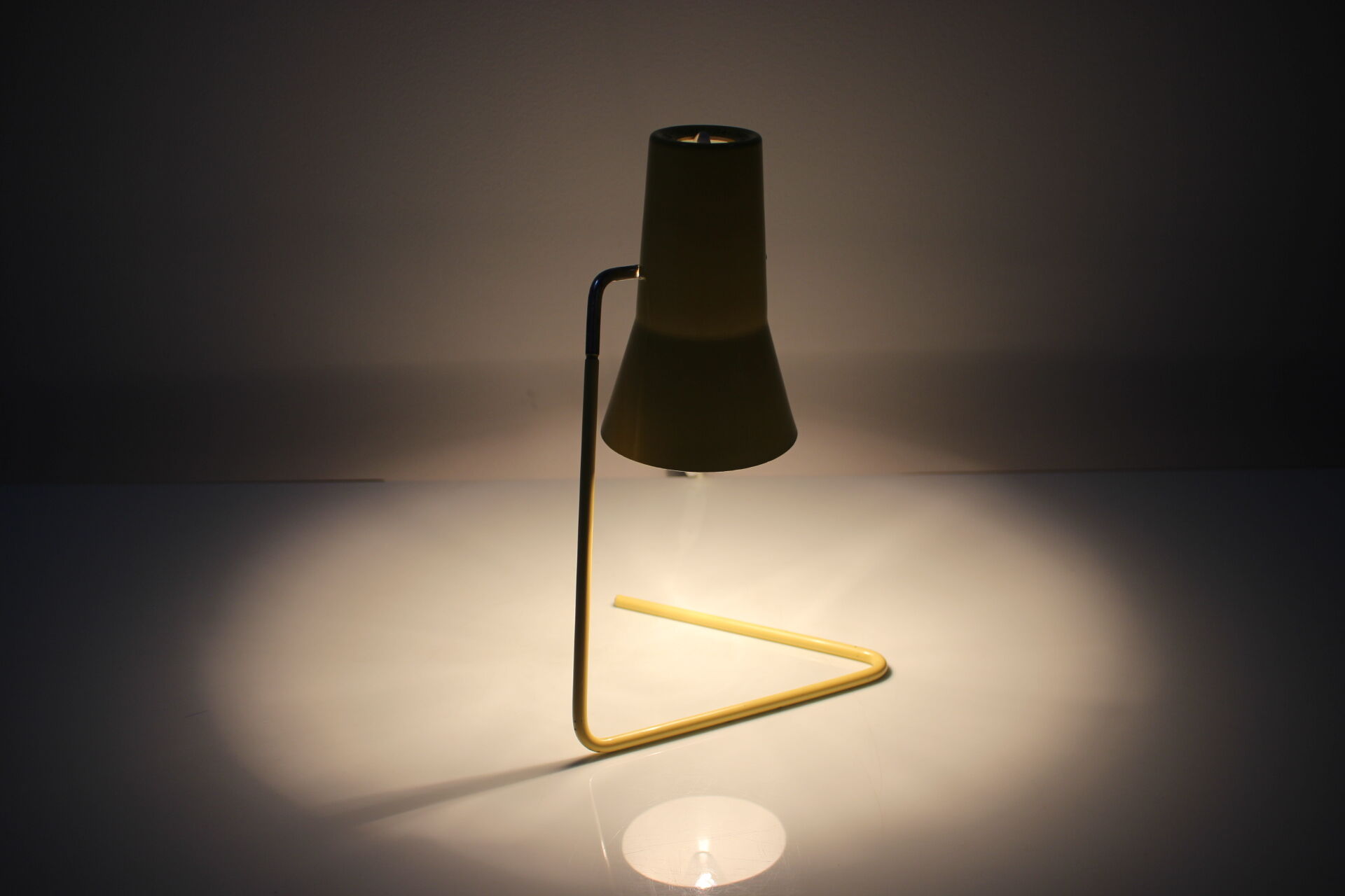 Lampe de table du milieu du siècle Drupol années 1960.