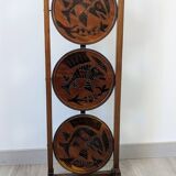 Table pliante vintage triple plateaux gravés en bois exotique 89 cm