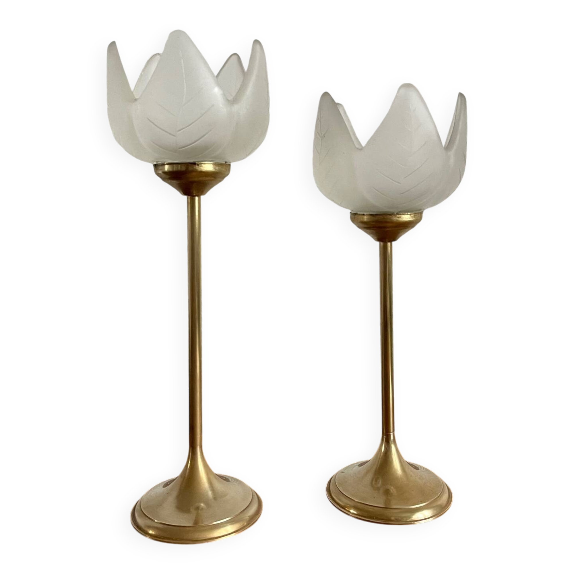 Pair of tulip-shaped candle holders in frosted glass and brass.
