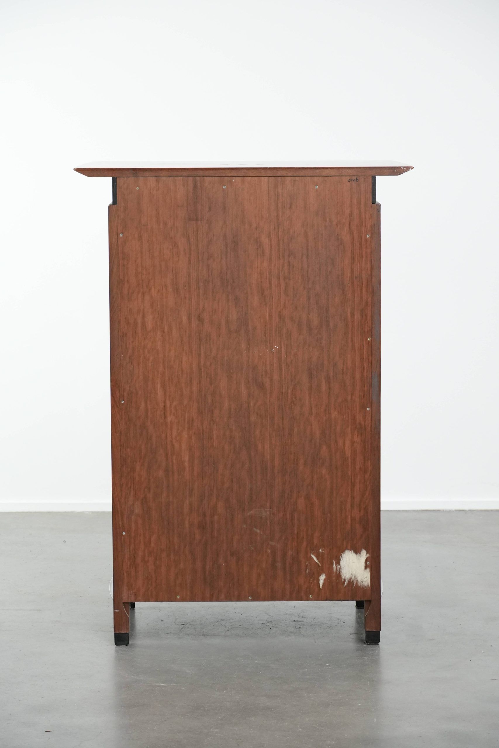 Beautiful Art Deco design chest of drawers with 7 drawers