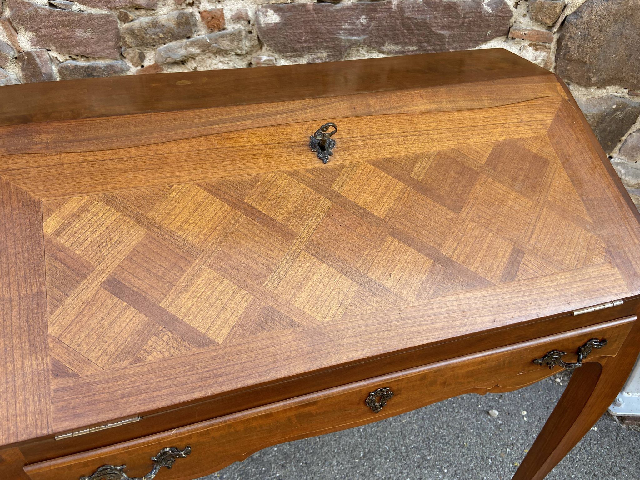 Bureau de pente scriban Dos d’Âne style Louis XV merisier 1970