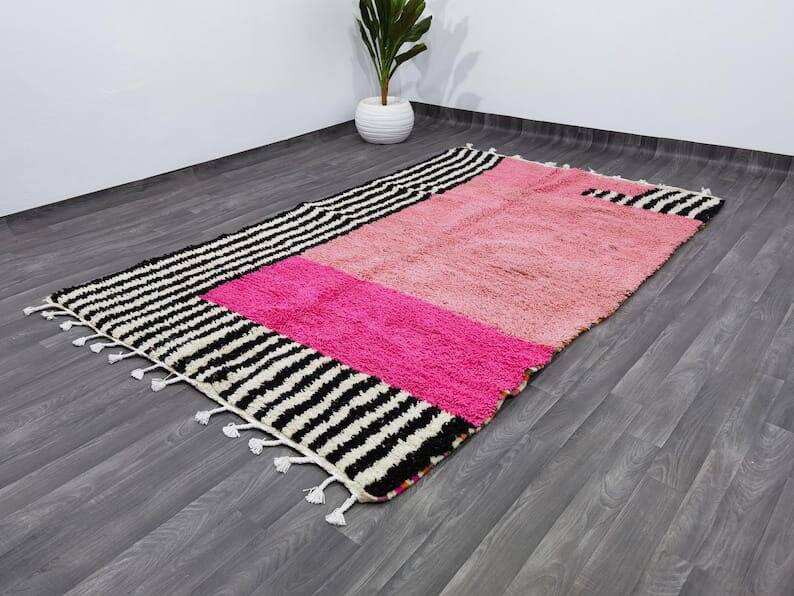 Large handmade wool rug from Oued Zam, size 200 x 300 cm