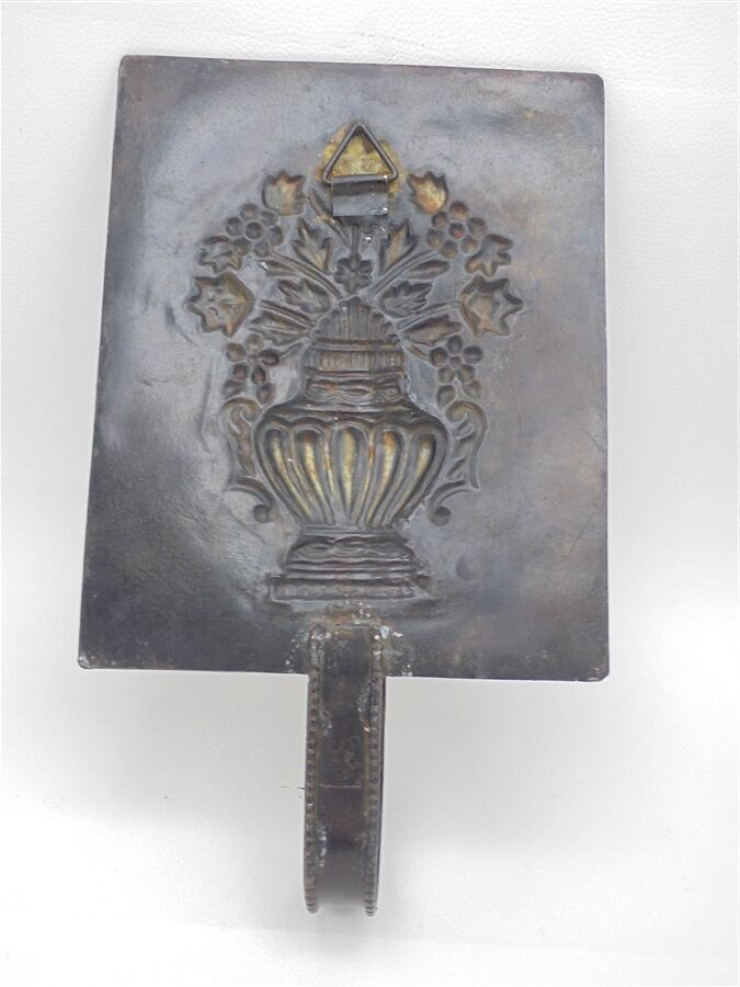 Wall-moving candlestick