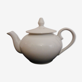 White teapot