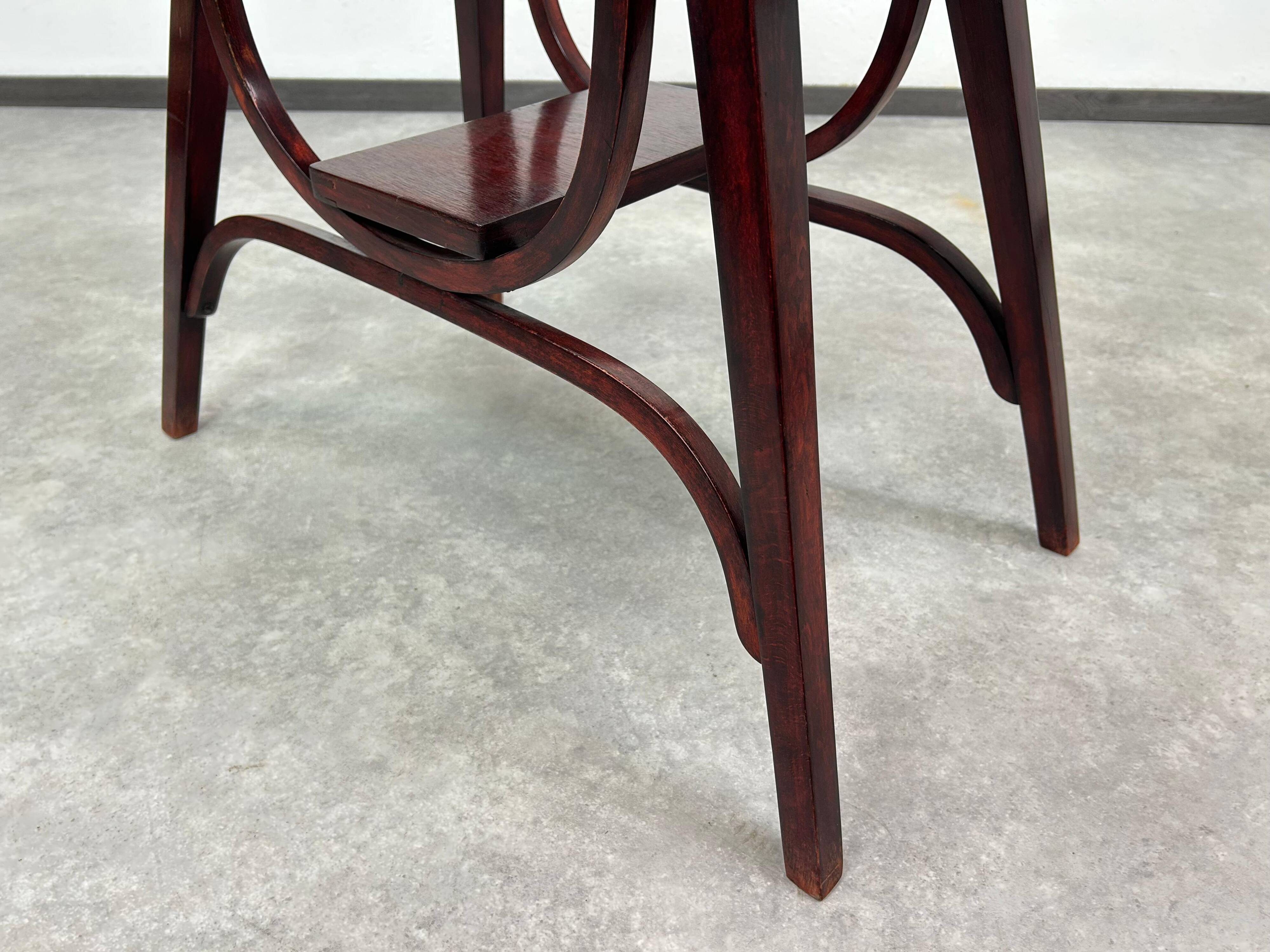 Jugendstil plante stan par Thonet
