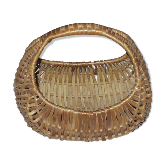 Small banana basket in wicker