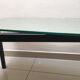 Table basse en métal et miroir
