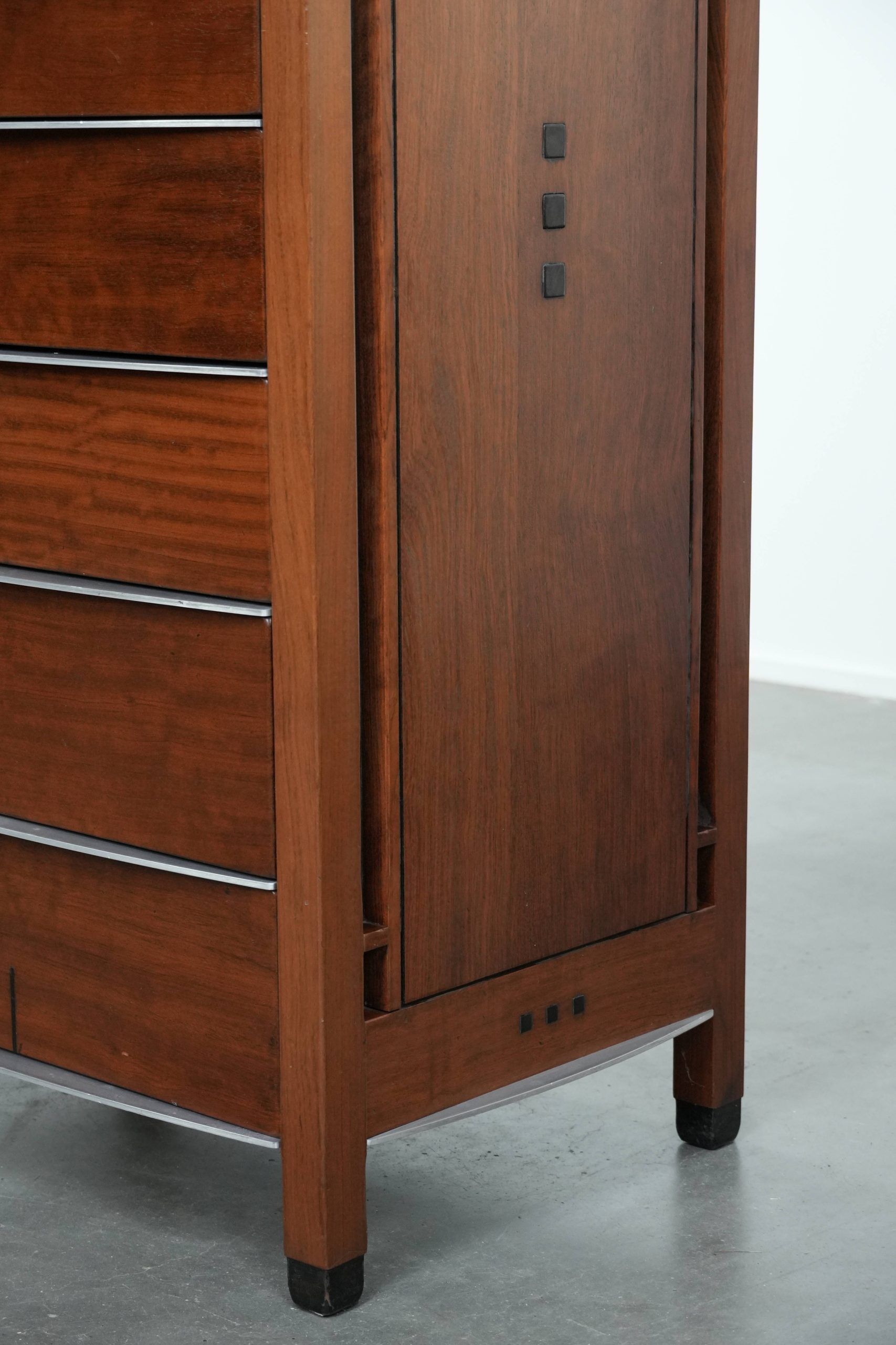 Beautiful Art Deco design chest of drawers with 7 drawers