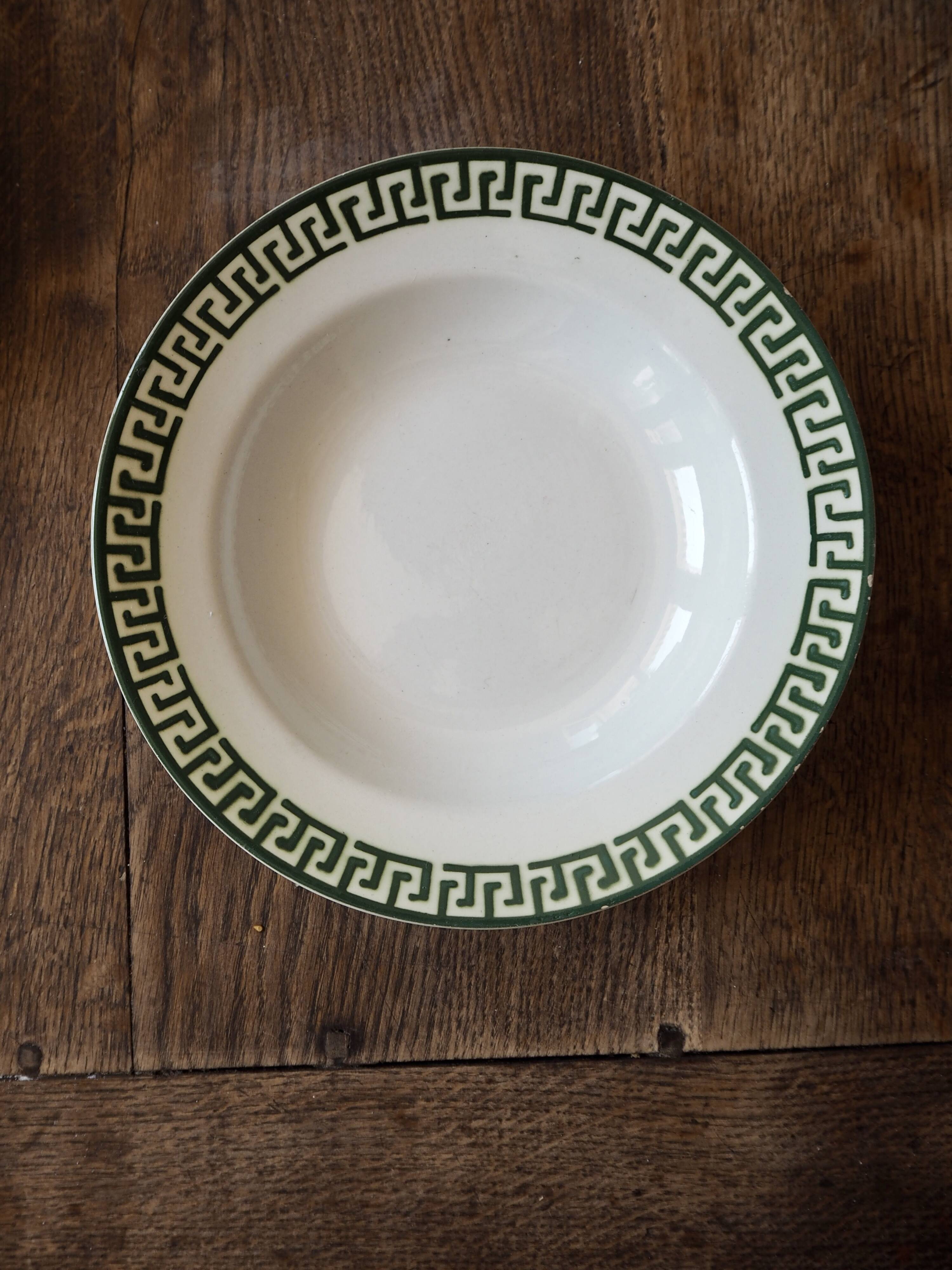 Set of 12 green patterned soup plates, Badonviller earthenware