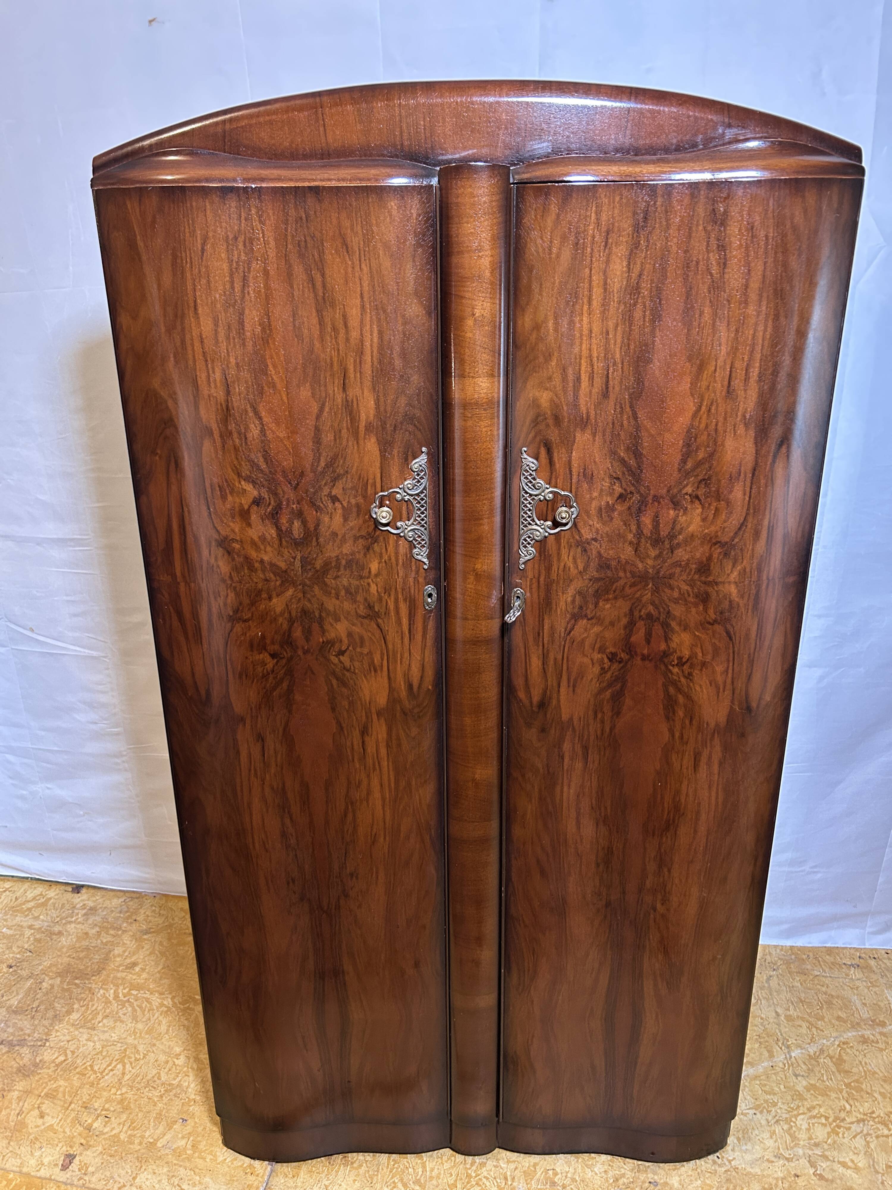 Art Deco Burr Walnut Vintage Brocante Gents Wardrobe (1930–1940)