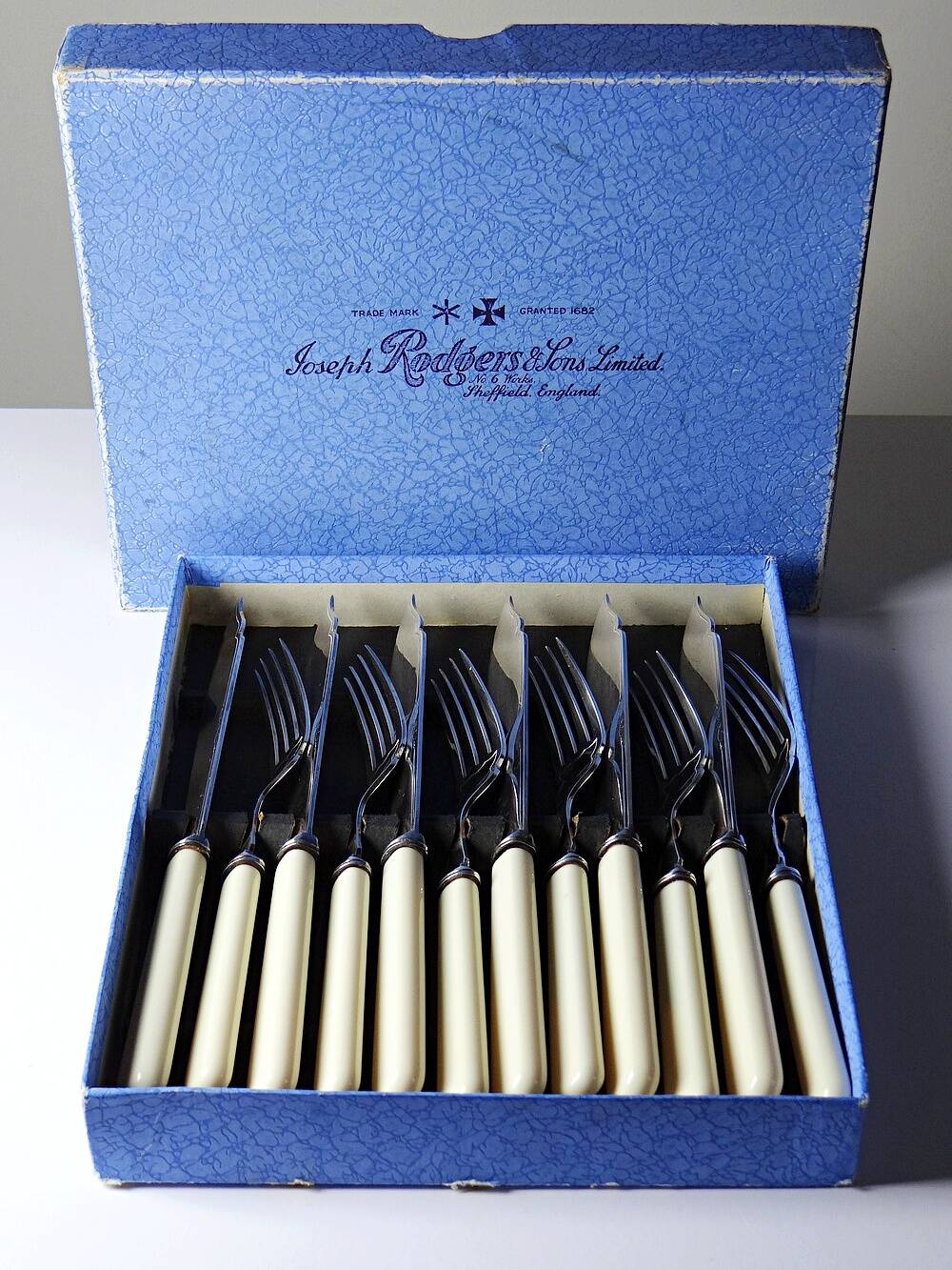 Rodgers Sheffield silver-plated fish service with ivorine vintage.