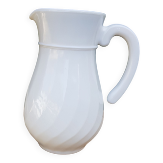 Pitcher in opaline