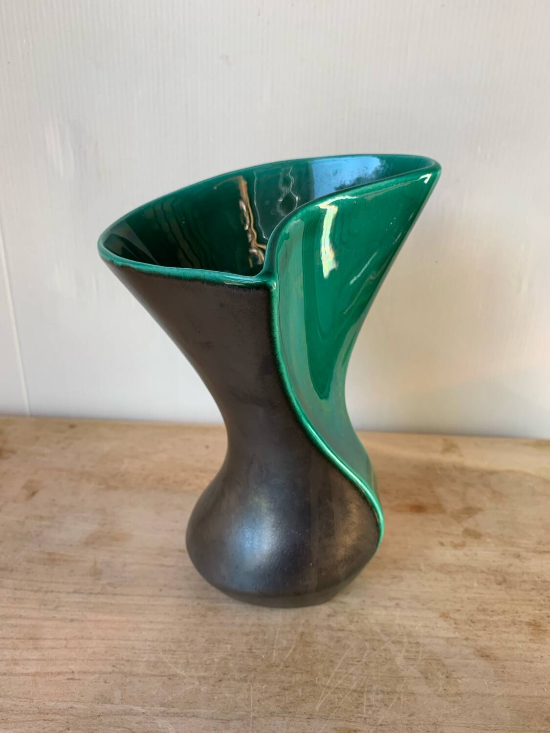 Vase en céramique noire et verte, 1950