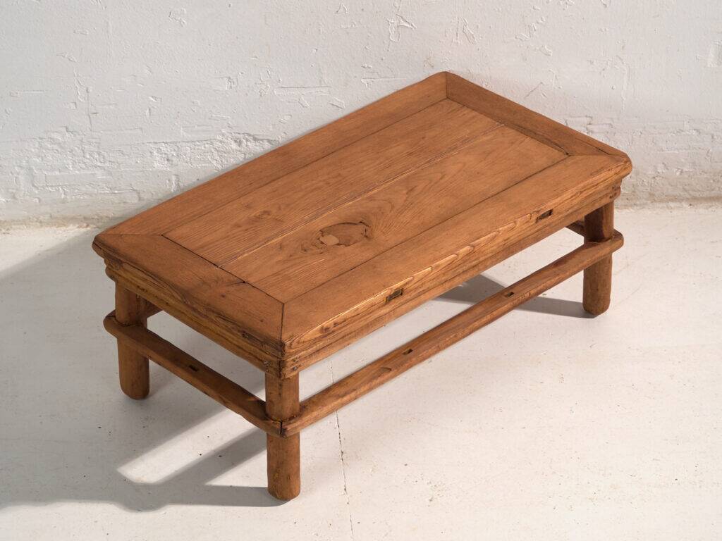 Table basse ancienne en bois de pin – Chine, vers 1890