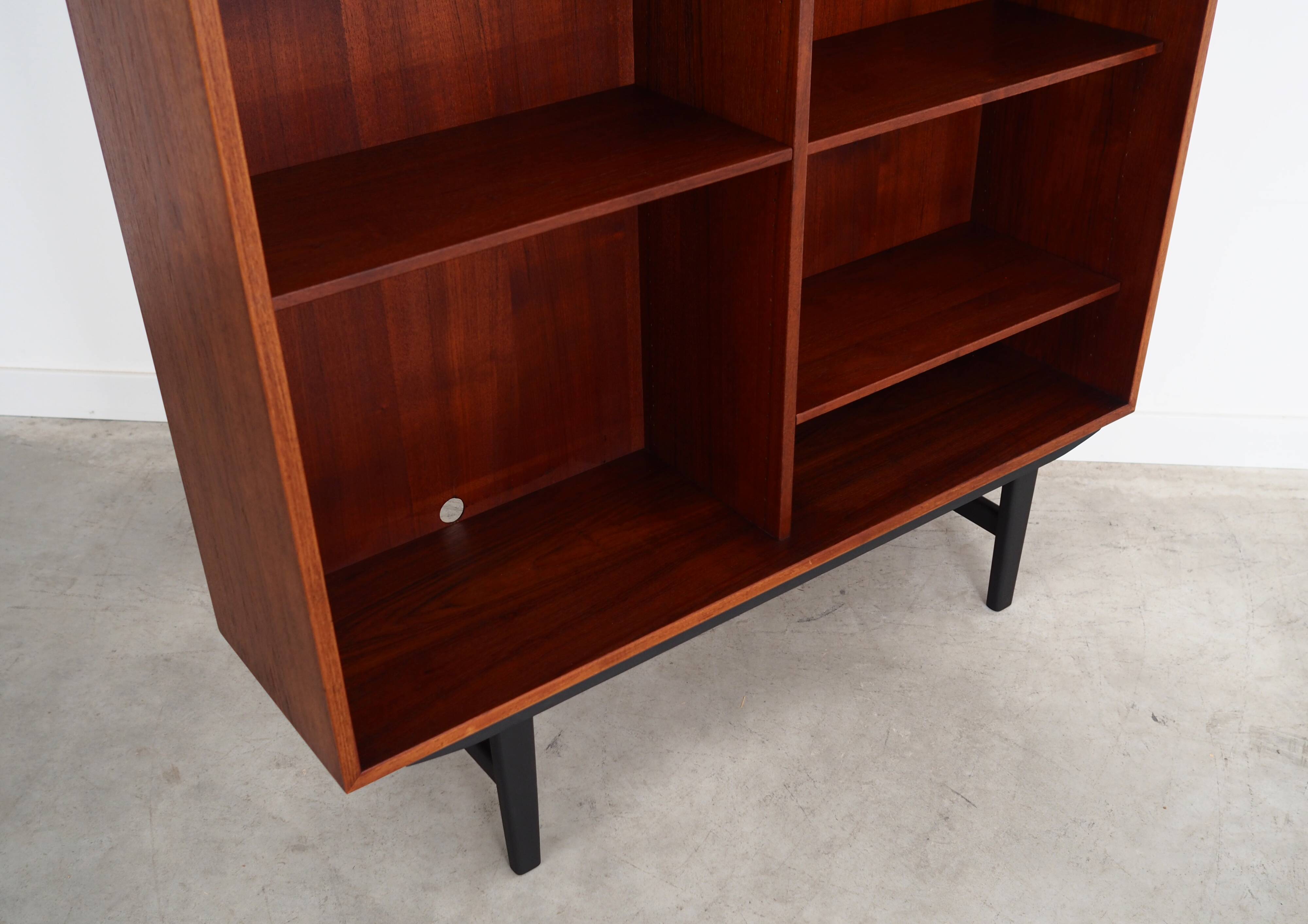 Bibliothèque en teck, design scandinave, années 1960, designer : Børge Mogensen, fabricant : AB Karl Andersson