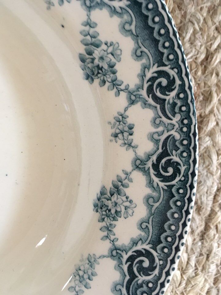 Ensemble cinq assiettes creuses terre de fer"Allez Frères"