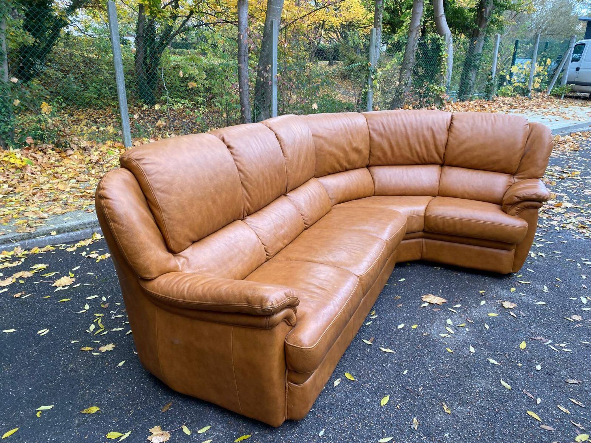 Grand canapé d'angle en cuir véritable marron cognac 6 places