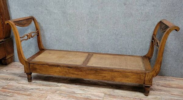 Recamier ou chaise longue époque Consulat en merisier massif vers 1800