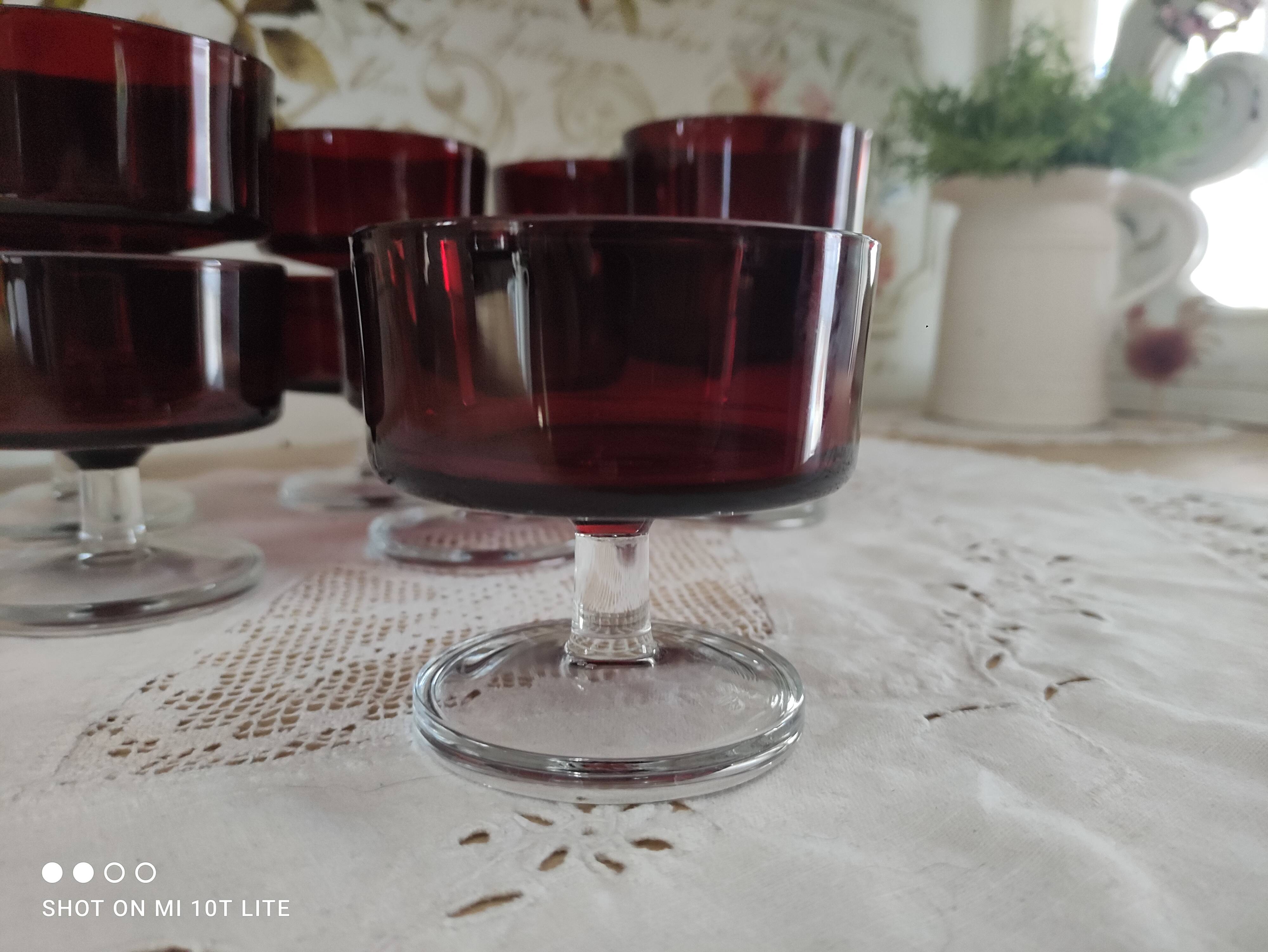 Lot de 12 coupes à champagne vintage Luminarc France modèle Suède Rubis