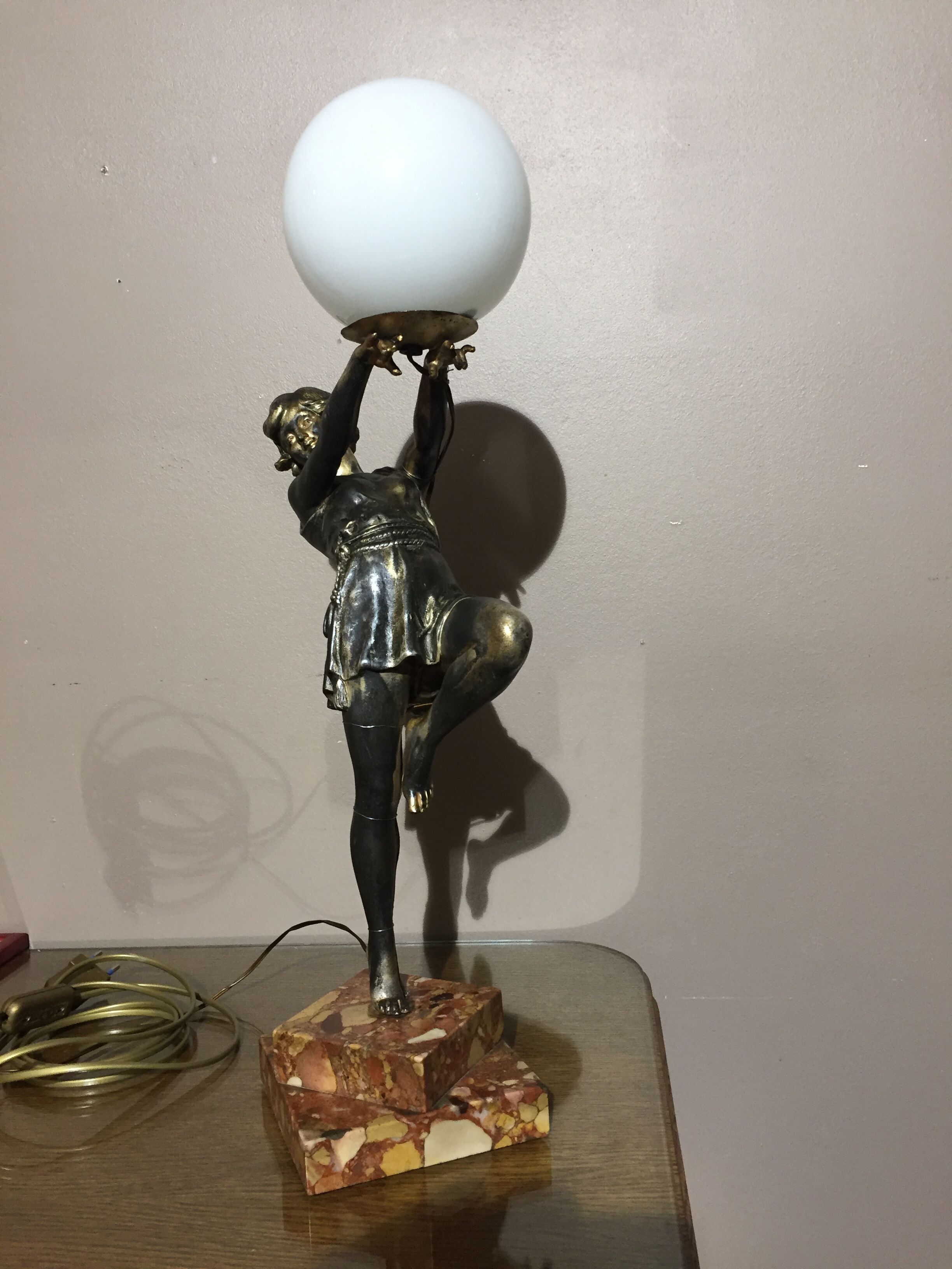 Art deco lamp