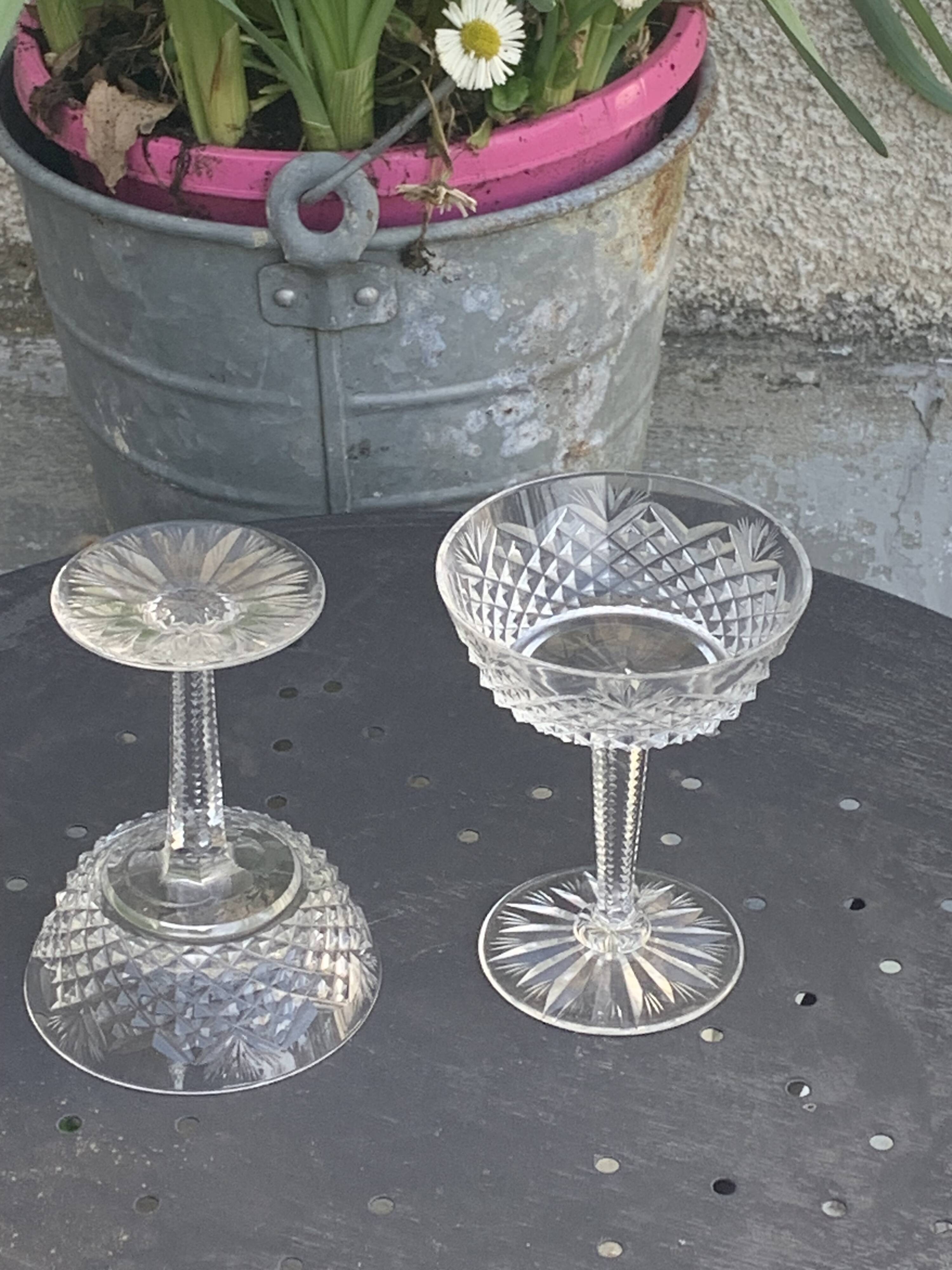 6 champagne glasses in glass and transparent crystal, antique chiseled