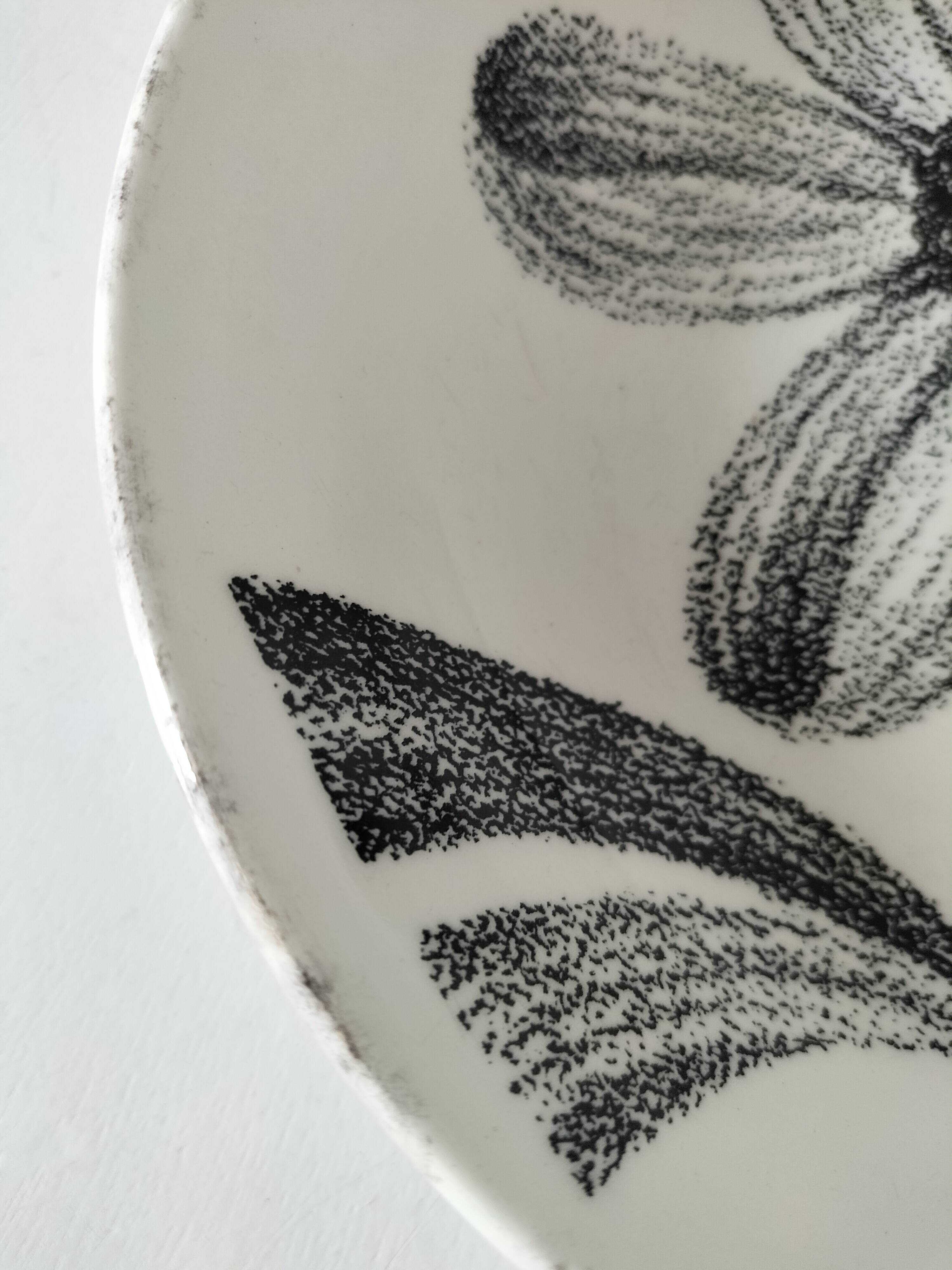 Graphic flower black & white deep plate Gien
