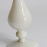 Vase en opaline blanc