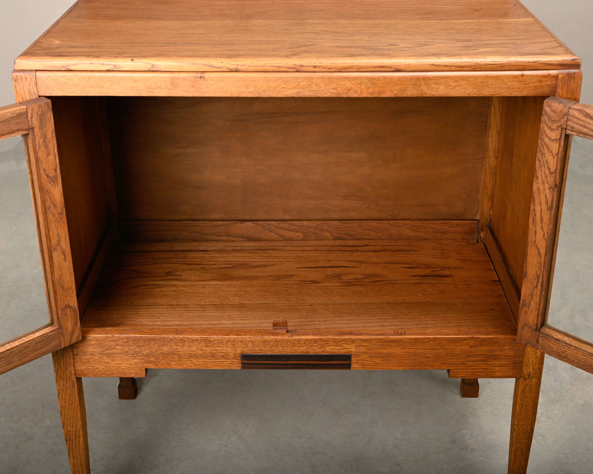 Art Deco Amsterdam School Tea or Display Cabinet in solid oak, Netherlands