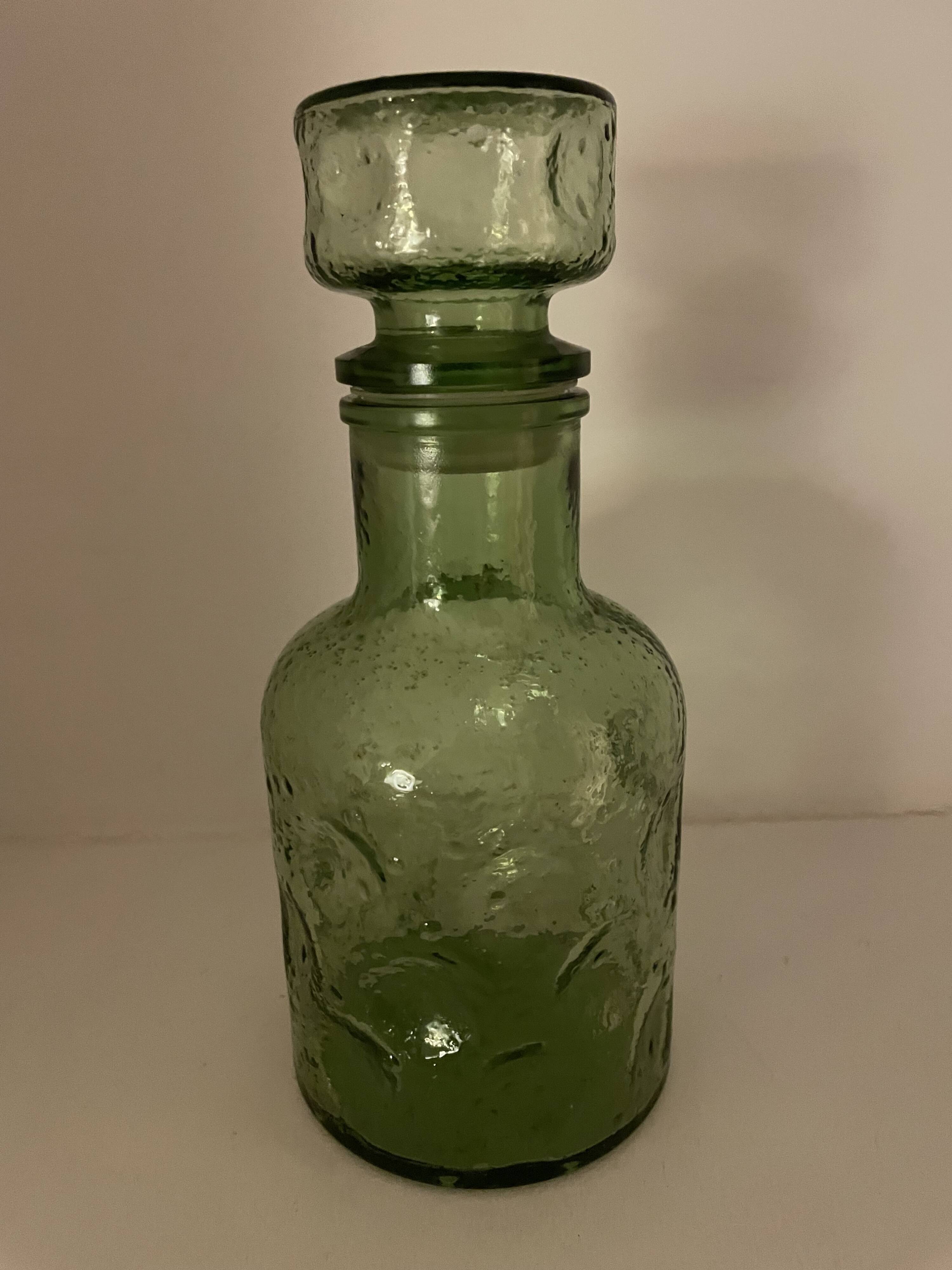 Set of 12 decorative items
