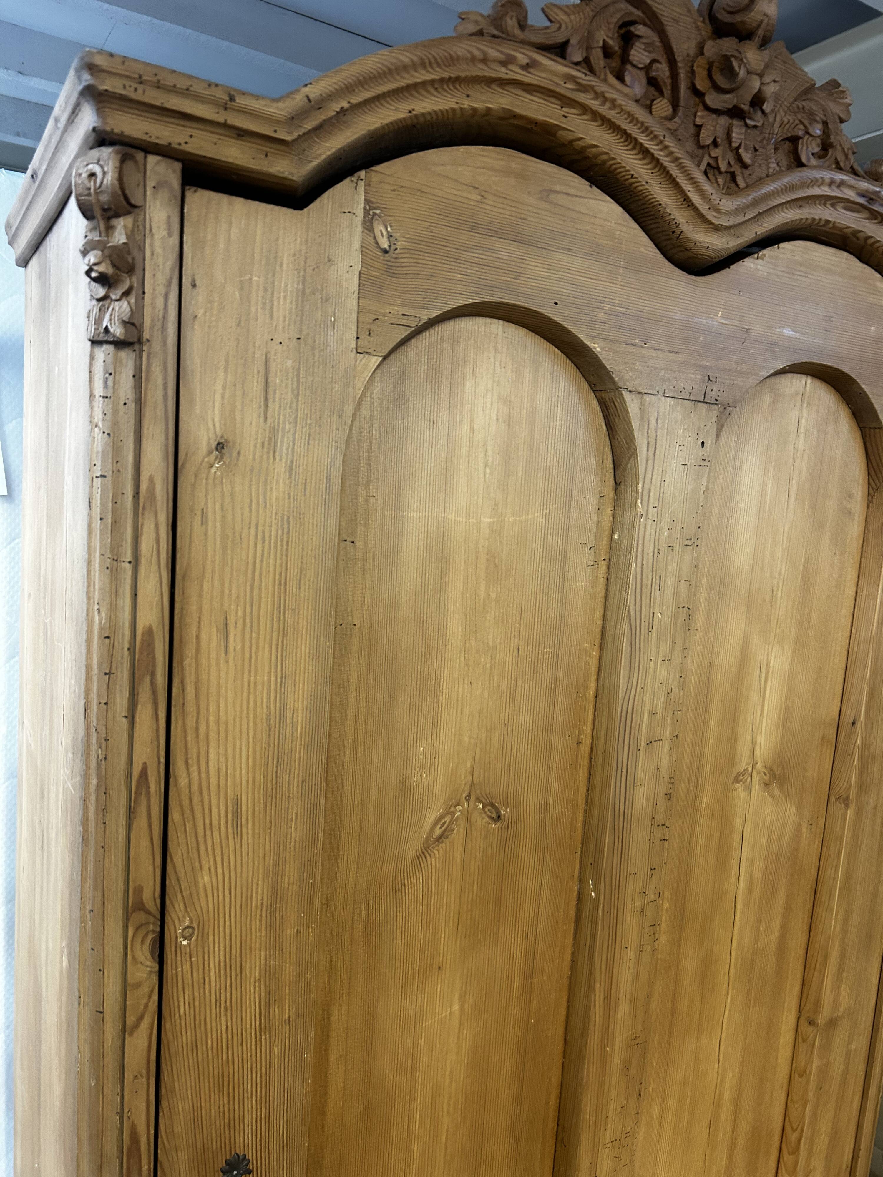 Large country pine bonnetière with carved details.