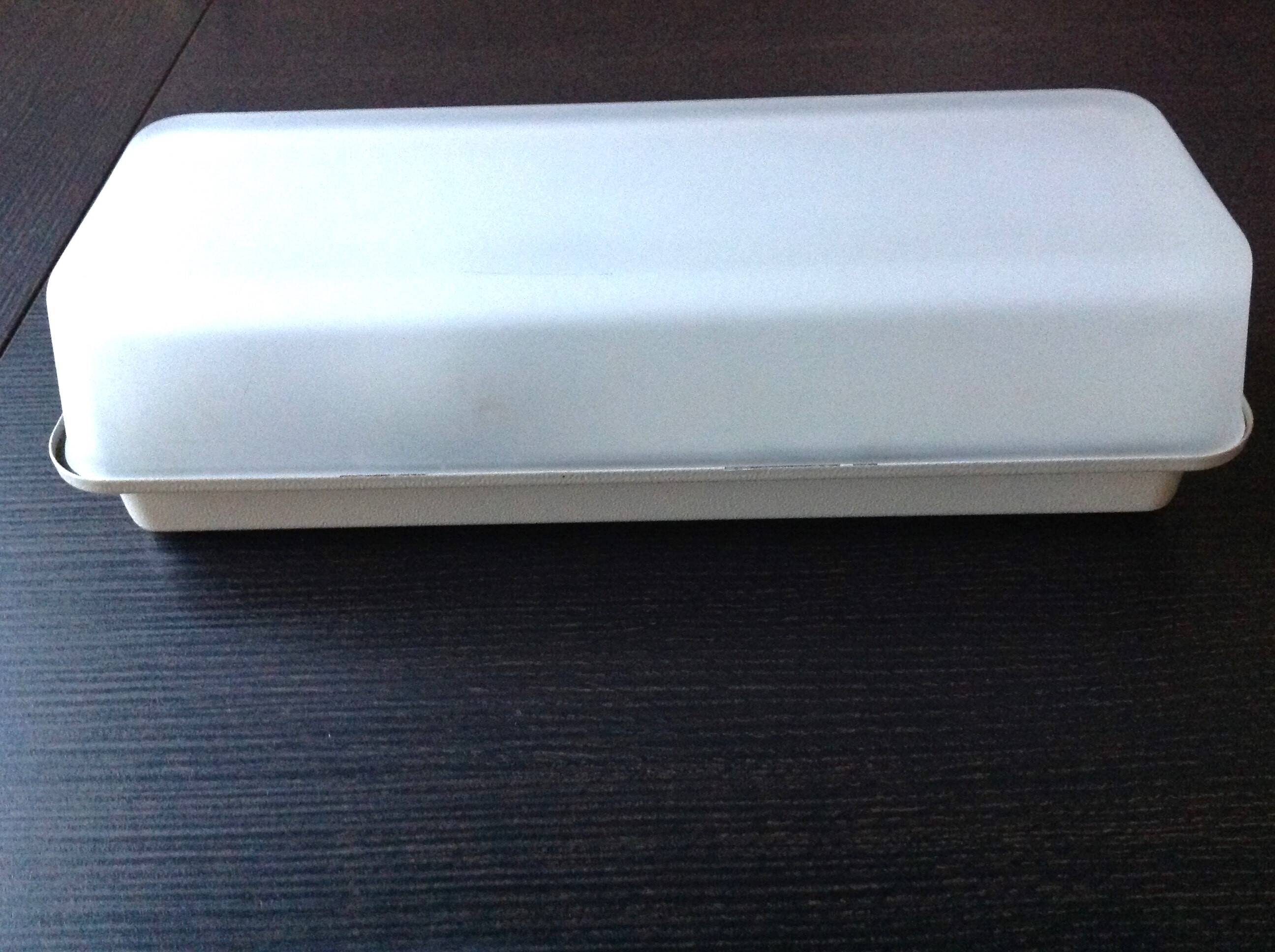 Rectangular porthole wall light in industrial/70s style frosted glass